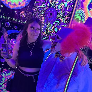 Roswell's Saloon - Pub crawl w/friends - Bars Near Me - Houston, Texas