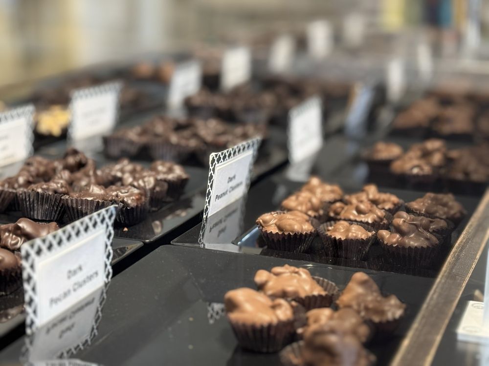 Mummert Chocolates Logo