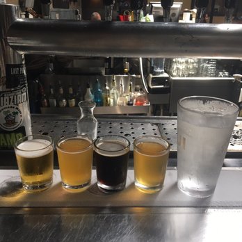 Maui Brewing - Flight of beer - Brewpubs Near Me - Lahaina, Hawaii Maui Brewing - Flight of beer - Brewpubs Near Me - Lahaina, Hawaii