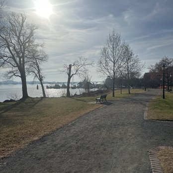 Founders Park - Dog Parks Near Me - Alexandria, Virginia