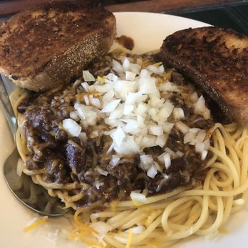 Hill Street Cafe - Chili cheese spaghetti with onions and garlic bread - American Near Me - Burbank, California Hill Street Cafe - Chili cheese spaghetti with onions and garlic bread - American Near Me - Burbank, California