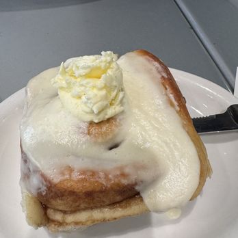 Stella's Kitchen & Bakery - World Famous Cinnamon Roll - Sandwiches Near Me - Billings, Montana