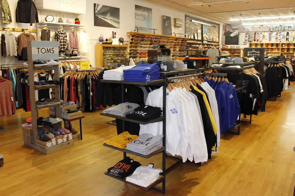 CIVIL Updated August 2024 12 Photos 86 Main St, E. Greenwich