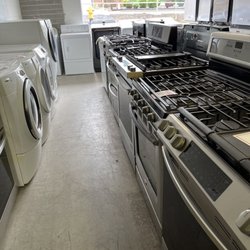 Umpqua Appliance - Stoves. They have Jenn Air, Samsung, Maytag in stock but also carry Wolf and Viking