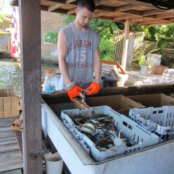 Cantler's Riverside - A worker measuring the crabs to sort them accordingly - Seafood Near Me - Annapolis, Maryland