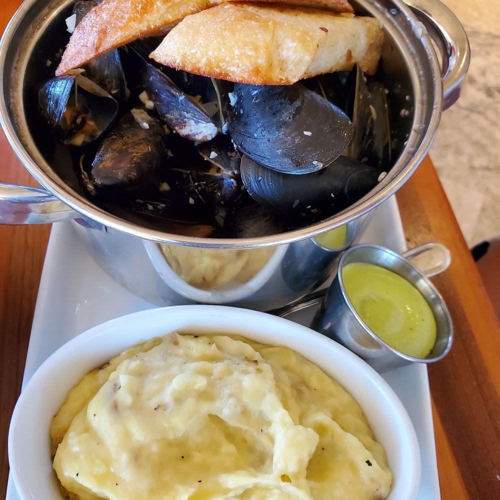 Deck 84 - Garlic and herbs mussels - New American Near Me - Delray Beach, Florida Deck 84 - Garlic and herbs mussels - New American Near Me - Delray Beach, Florida