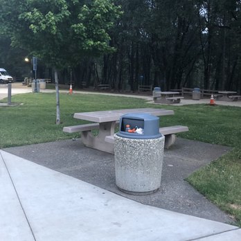 Lakehead Rest Area - Rest Stops Near Me - Lakehead, California