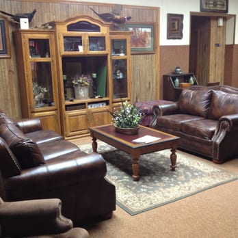Old Bank Lodge - Lobby / sitting room - Hotels Near Me - Leola, South Dakota Old Bank Lodge - Lobby / sitting room - Hotels Near Me - Leola, South Dakota