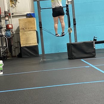Boom Elite Training - Sonic Boom CrossFit - Learning to do pull ups (with help from the coaches and personalized work outs) - Trainers Near Me - Cincinnati, Ohio
