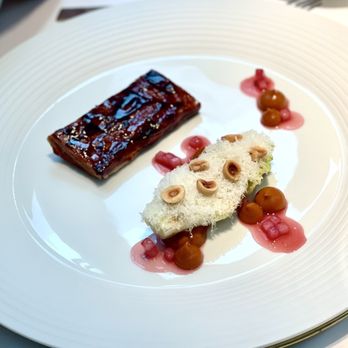 Facil - Secreto of Iberico Pork (Pecorino, Hazelnuts, lettuce) - French Near Me - Berlin, BE