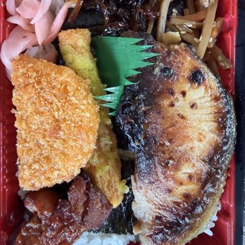 Eaton Square - Komedokoro Butterfish Bento - Shopping Centers Near Me - Honolulu, Hawaii Eaton Square - Komedokoro Butterfish Bento - Shopping Centers Near Me - Honolulu, Hawaii