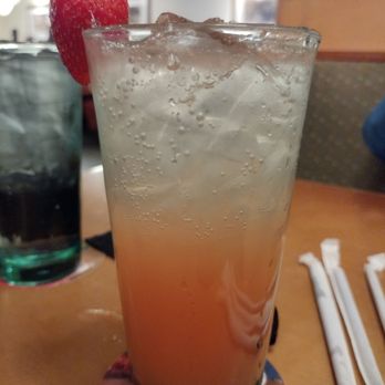 Olive Garden Italian Restaurant - Strawberry lemonade - Italian Near Me - Spokane, Washington