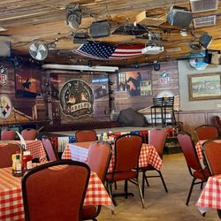 Harold's Corral - Dining, stage and dance floor
