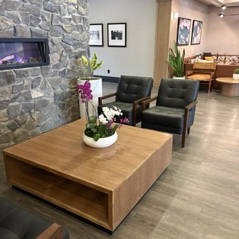 Elk + Avenue Hotel - Lounge area - Hotels Near Me - Banff, Alberta Elk + Avenue Hotel - Lounge area - Hotels Near Me - Banff, Alberta