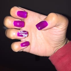 De Paris Nails - Acrylic fill + design ($20)