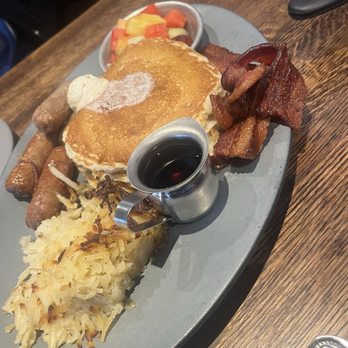 Smoke Daddy - Family style brunch platter - Barbeque Near Me - Chicago, Illinois