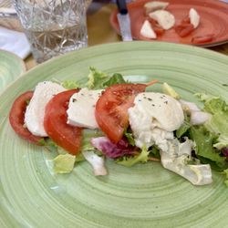 Caffe' Matteo - Caprese Salad