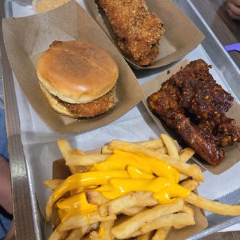 10Q Chicken - cheese fries, 10q sandwich - Chicken Shop Near Me - Evanston, Illinois
