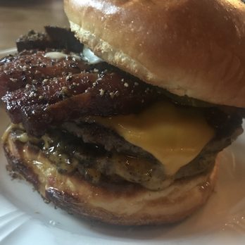 Au Cheval - Cheesburger with bacon - Bars Near Me - Chicago, Illinois