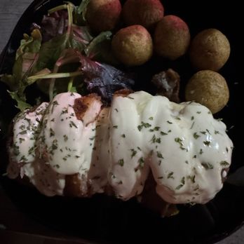 Entremaderos Gastrobar - Pechuga caoba con bolitas de mangu - Gastropubs Near Me - San Juan, Puerto Rico Entremaderos Gastrobar - Pechuga caoba con bolitas de mangu - Gastropubs Near Me - San Juan, Puerto Rico