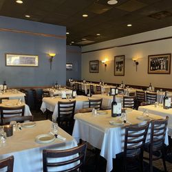 Giorgio's Family Restaurant - Dining area