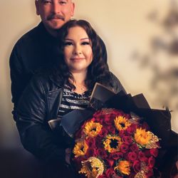 Delicious Surprises - Flower bouquet