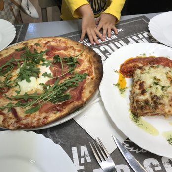 La Capricciosa - Pizza Near Me - Barcelona, B La Capricciosa - Pizza Near Me - Barcelona, B