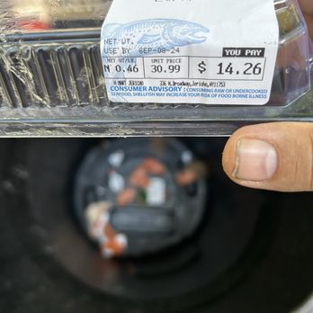 H Mart - Jericho - Salmon o purchased on the 8 came Hom to find it was bad. You can see it's on the trash - Grocery Near Me - Jericho, New York