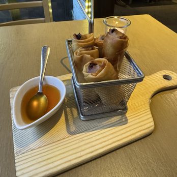 45th Vegetarian Thai - Vegetable Spring Rolls (Por Pia Tod) - Vegetarian Near Me - Seattle, Washington