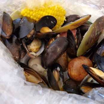 Hot N Crazy Crab - Seafood Combo - Half Green Mussels & Half Black Mussels - Seafood Near Me - Brandon, Florida