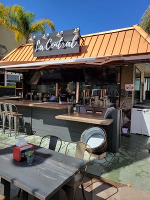 La Central Beer & Wine Garden by null