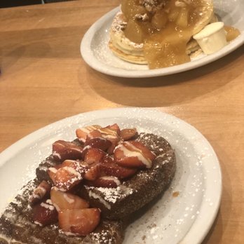 Brownstone Pancake Factory - Pancakes Apple - Breakfast & Brunch Near Me - Edgewater, New Jersey