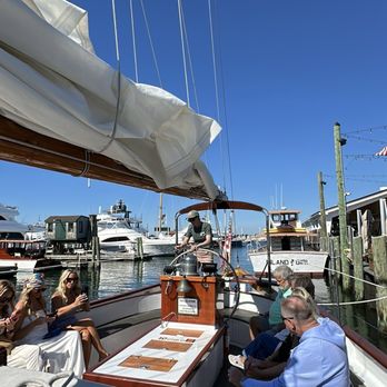 Newport Classic Cruises Bannisters Wharf - Boat Charters Near Me - Newport, Rhode Island