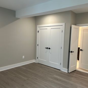 Langley Design Build - Bedroom with Closet and Private Bathroom Entry - Interior Design Near Me - Ashburn, Virginia Langley Design Build - Bedroom with Closet and Private Bathroom Entry - Interior Design Near Me - Ashburn, Virginia