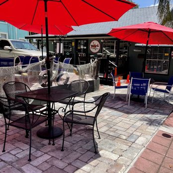 Tonys Chowder House - Front of restaurant and patio areas. - Seafood Near Me - Mount Dora, Florida