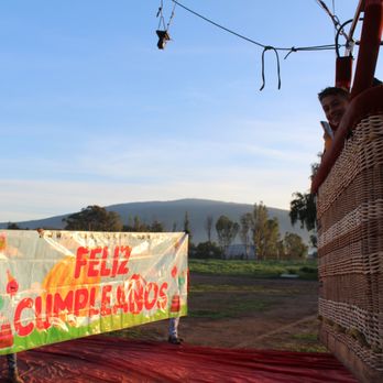 Aerodiverti - The crew bringing out a little banner as we're taking off to celebrate my nephews birthday! - Hot Air Balloons Near Me - San Martín Centro, MEX Aerodiverti - The crew bringing out a little banner as we're taking off to celebrate my nephews birthday! - Hot Air Balloons Near Me - San Martín Centro, MEX
