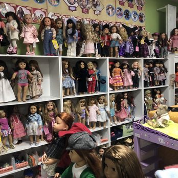 America's Antique Mall - Tons of American Girl dolls. - Antiques Near Me - Melbourne, Florida