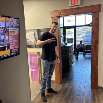 Elephant In The Room - This was one of the guys upfront. He was super cool. - Men's Hair Salons Near Me - Broken Arrow, Oklahoma Elephant In The Room - This was one of the guys upfront. He was super cool. - Men's Hair Salons Near Me - Broken Arrow, Oklahoma