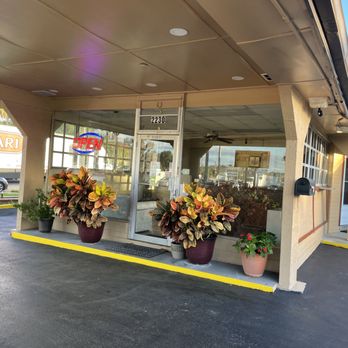 Shangri La Motel - Registration and lobby - Hotels Near Me - Ocala, Florida Shangri La Motel - Registration and lobby - Hotels Near Me - Ocala, Florida