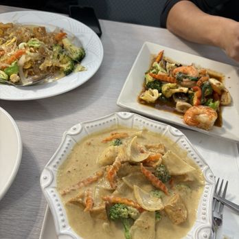 Thai Chef - Yellow curry, spicy seafood stir fry, pad woon sen - Thai Near Me - New Kingman-Butler, Arizona Thai Chef - Yellow curry, spicy seafood stir fry, pad woon sen - Thai Near Me - New Kingman-Butler, Arizona