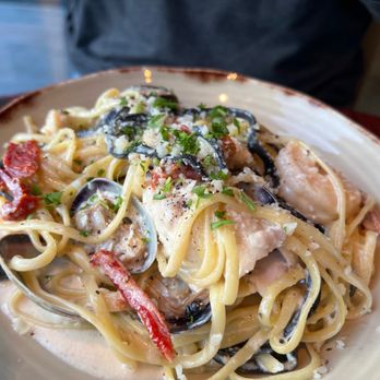 Vue Kitchen - Seafood pasta - New American Near Me - Gualala, California