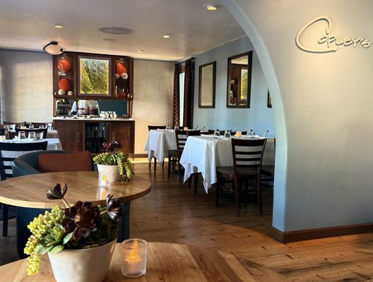 Copley's on Palm Canyon by null