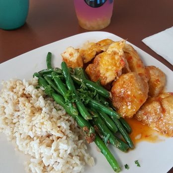 The Upper Room Kitchen - Thai Sweet Chili Chicken with Green Beans and Brown Rice and a "Pineapple Beach" to drink - Salad Near Me - Tracy, California