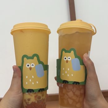 Owly Tea & Crepe - mango pomelo (left), peach jasmine tea (right) - Bubble Tea Near Me - Irvine, California