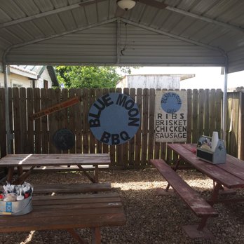 Blue Moon BBQ - Barbeque Near Me - Hearne, Texas