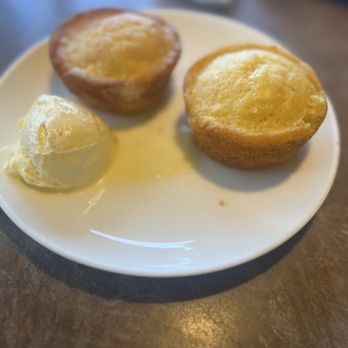 Niecie's Restaurant - Cornbread muffin, soft and delicious - Soul Food Near Me - Kansas City, Missouri