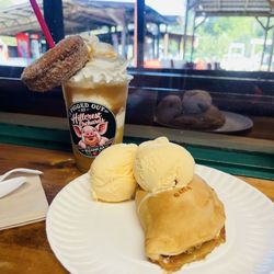 Hillcrest Orchards - Apple pie and ice cream