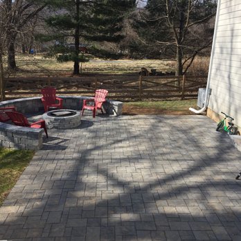 Estate Lawn Services - patio with fire pit - Lawn Services Near Me - Bluemont, Virginia Estate Lawn Services - patio with fire pit - Lawn Services Near Me - Bluemont, Virginia