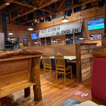 Montana's - the dining area of a restaurant - Comfort Food Near Me - Newmarket, Ontario Montana's - the dining area of a restaurant - Comfort Food Near Me - Newmarket, Ontario