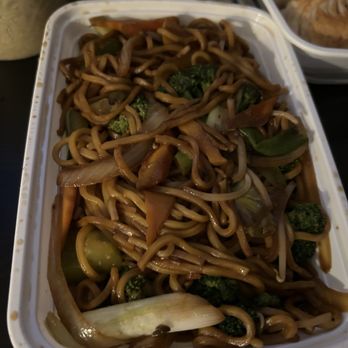 Little Wok - Lo mein - Chinese Near Me - Chicago, Illinois